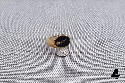 Black background "Swoosh" gold signet ring (Nike-inspired), 18k gold-plated premium steel